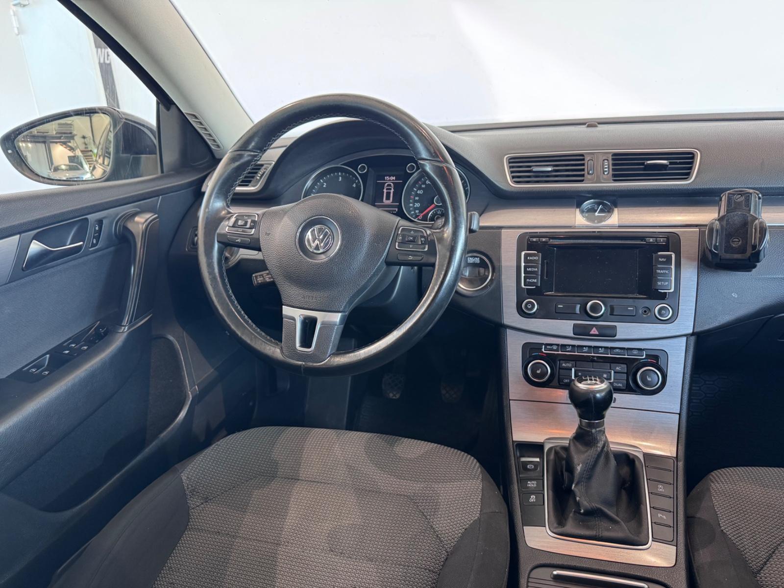 Volkswagen Passat 2010 — photo 22