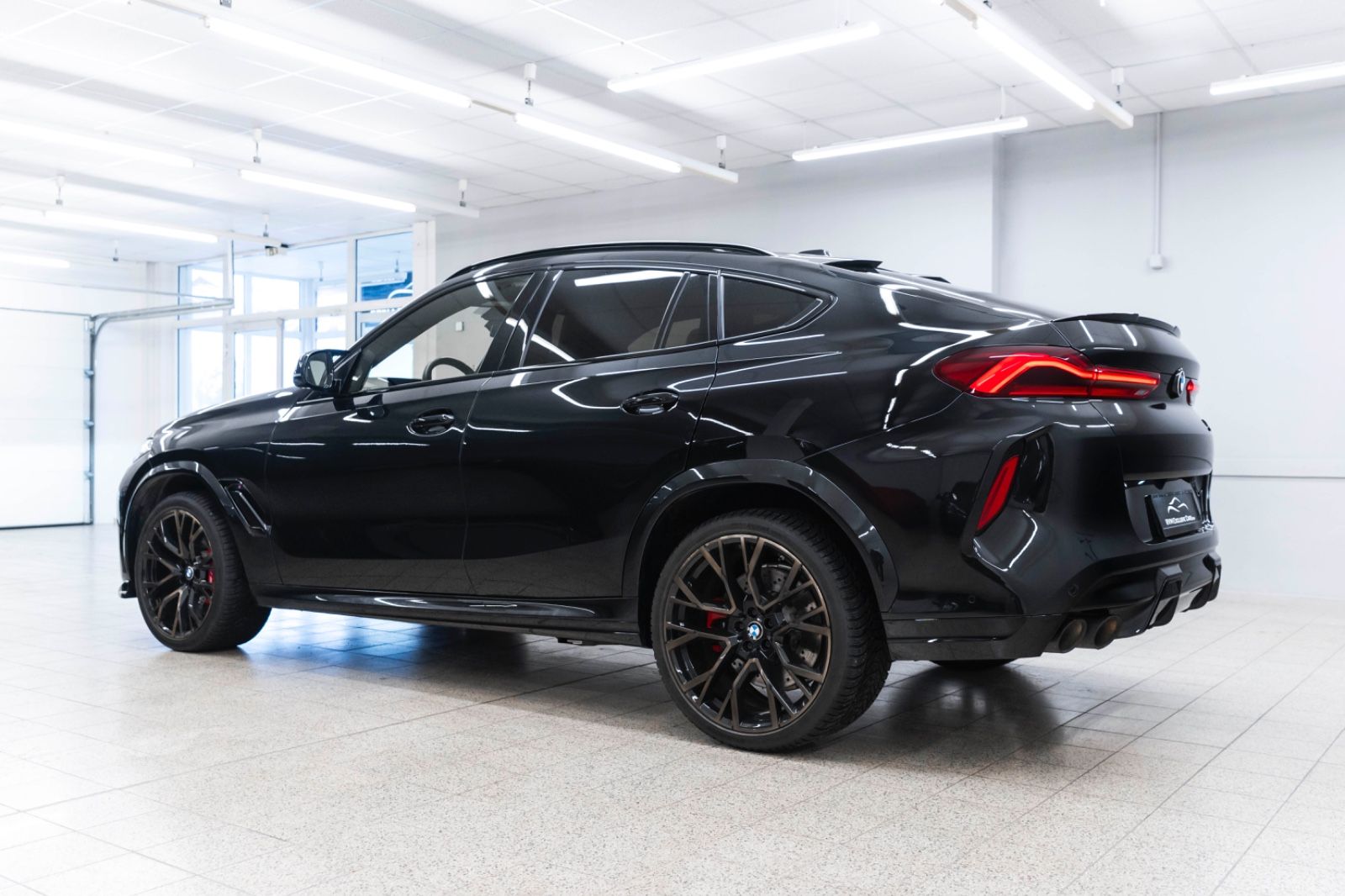 Fahrzeugabbildung BMW X6 M Competition B&W SKY LOUNGE 360° M+S