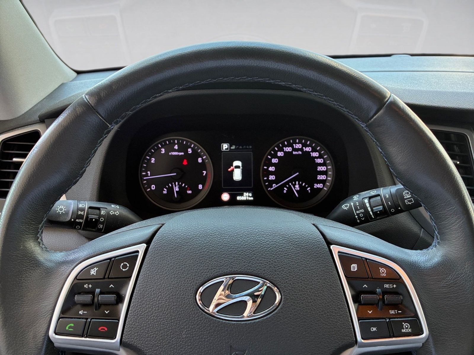 Fahrzeugabbildung Hyundai Tucson 1.6 Style KlimaA,LED,Navi,SHZ,2xKlima,PDC