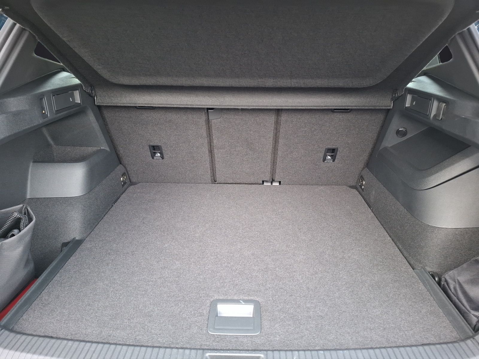 Fahrzeugabbildung Volkswagen Tiguan eTSI R-Line DSG Standhzg Matrix AHK Navi