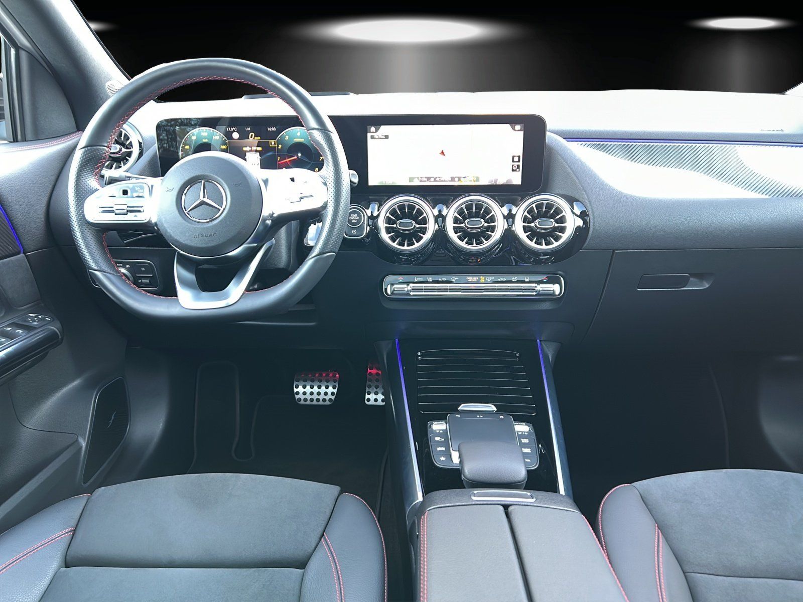 Fahrzeugabbildung Mercedes-Benz GLA250 4M AMG Pano DISTRO Standhz AHK Burme MLED