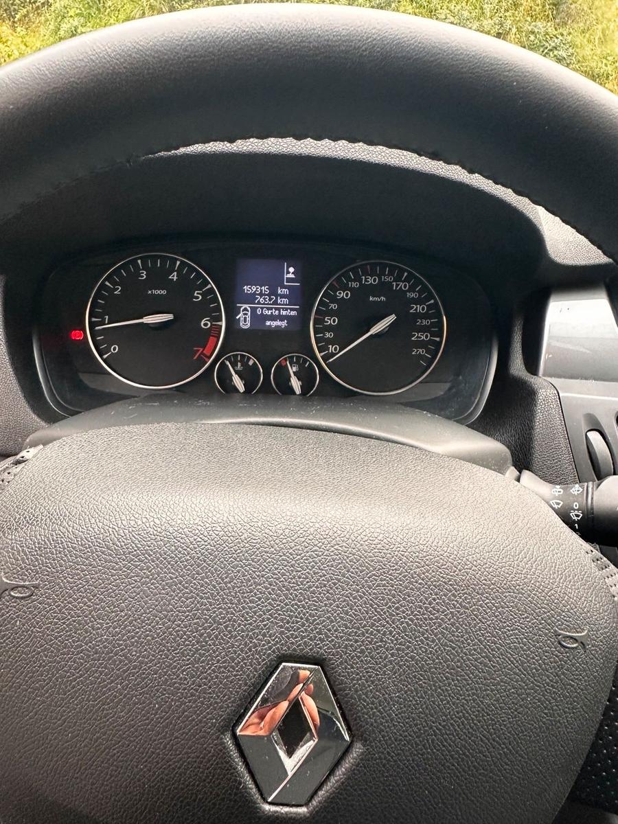 Renault Laguna 2010 — photo 7