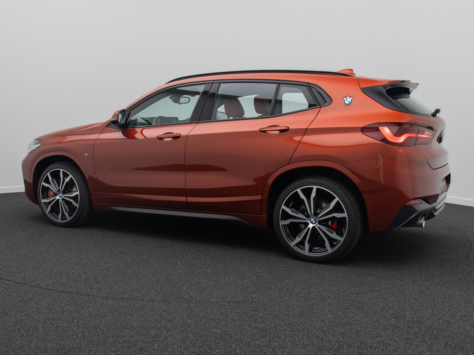 Fahrzeugabbildung BMW X2 xD25d M Sport Panoram Kamera HUD DAB HiFi 20"