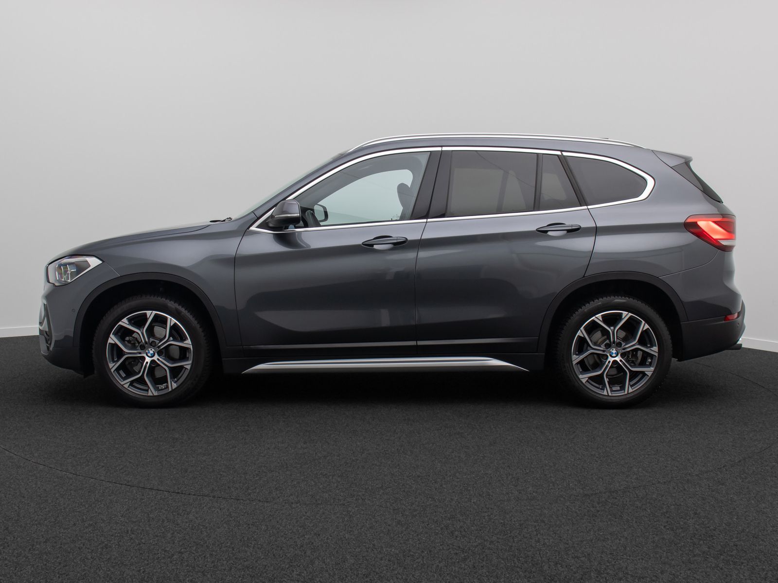 Fahrzeugabbildung BMW X1 sD18i xLine DAB Kamera HiFi Komfort Sport 18"