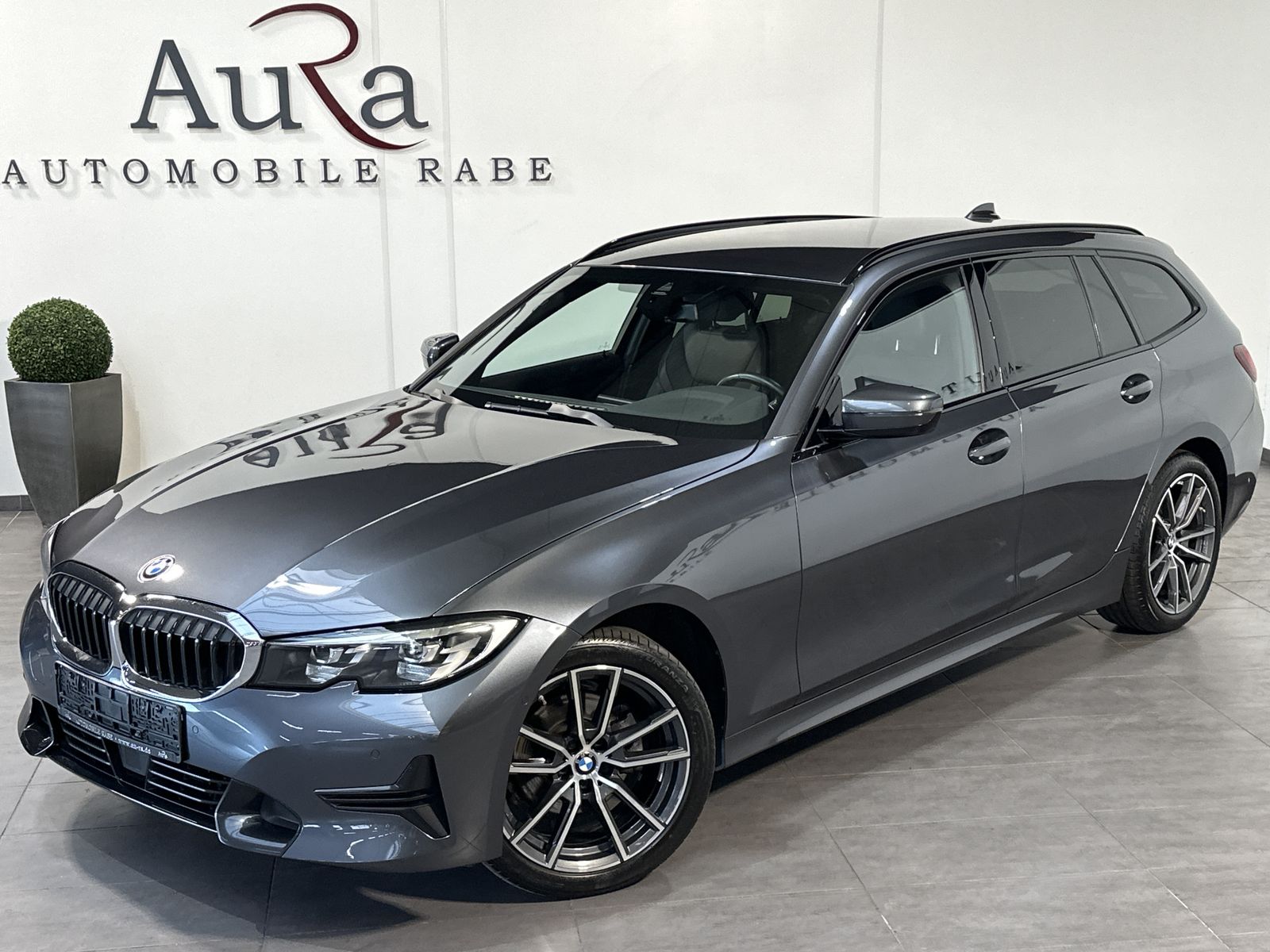 Fahrzeugabbildung BMW 320d Touring xDrive Sport-Line NAV+LED+ACC+KAM
