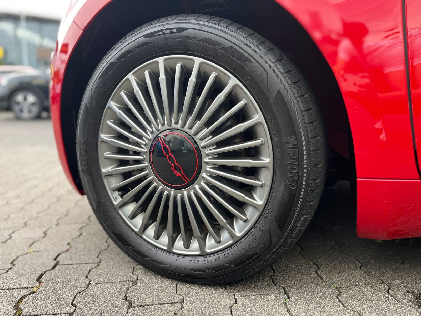 Fahrzeugabbildung Fiat 500e  42 kWh Akku Red NAVI KLIMA