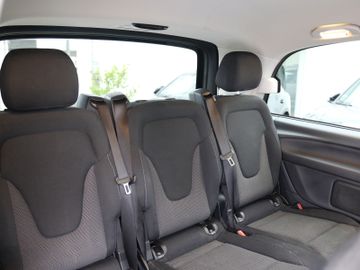 Mercedes V 220 - 9