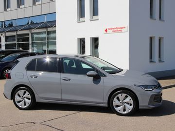 Volkswagen Golf VIII TSI Life Panoramad.