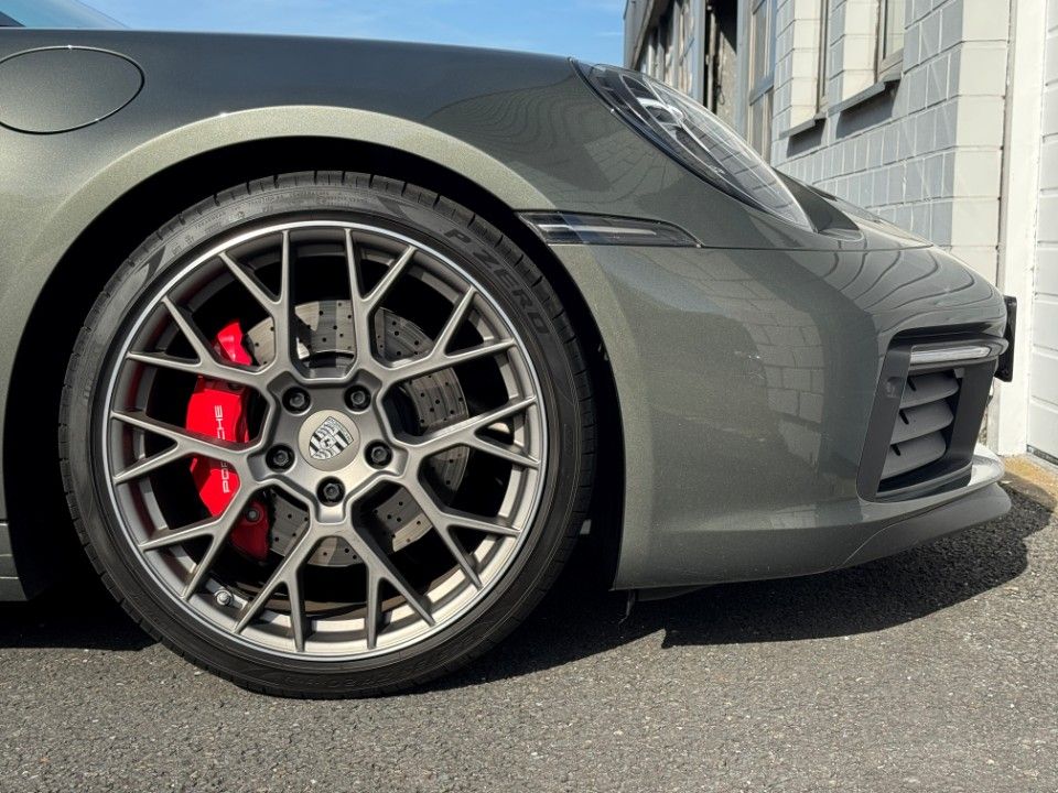 Fahrzeugabbildung Porsche 992 911 Carrera 4 S erste Hand uff approved