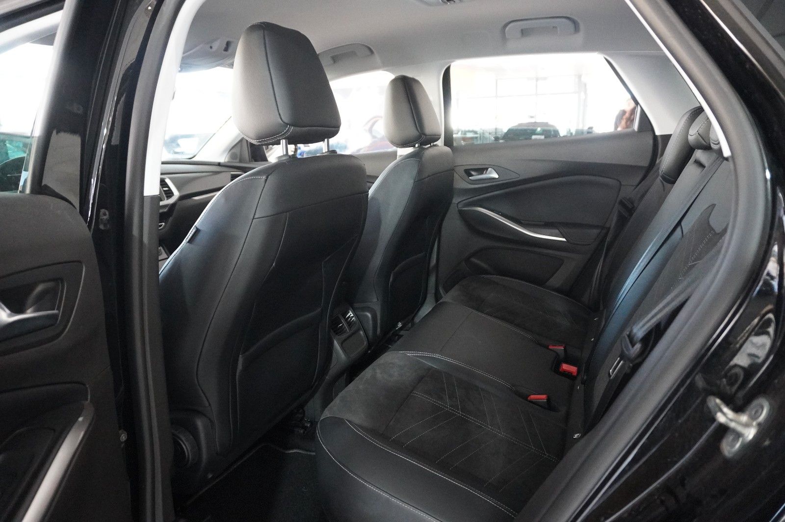 Fahrzeugabbildung Opel Grandland (X) ULTIMATE 4HYBRID NAVI/LED/360°/DAB