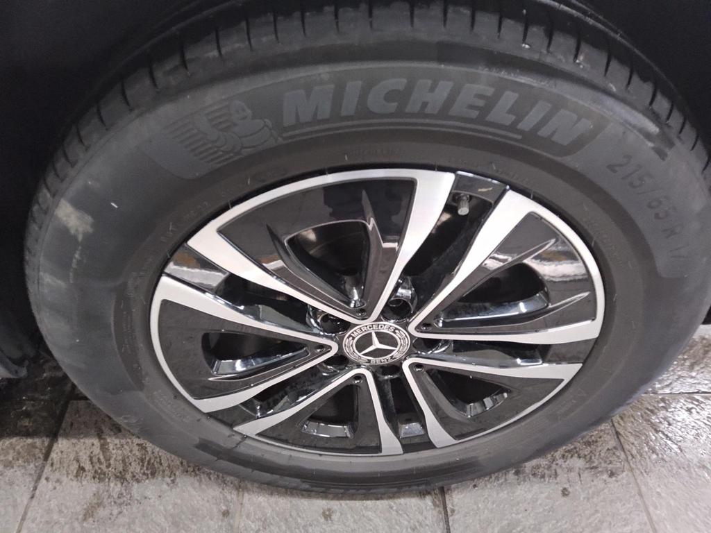 Mercedes-Benz GLB 180