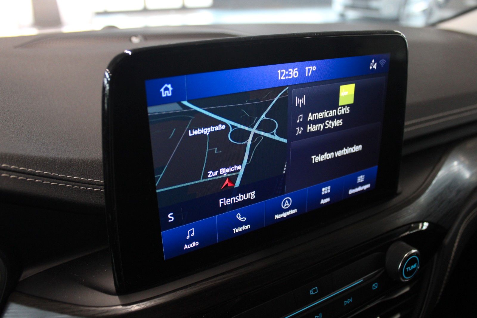 Fahrzeugabbildung Ford Kuga Vignale Aut. AWD LED AHK HUD 2xCAM B&O uvm.