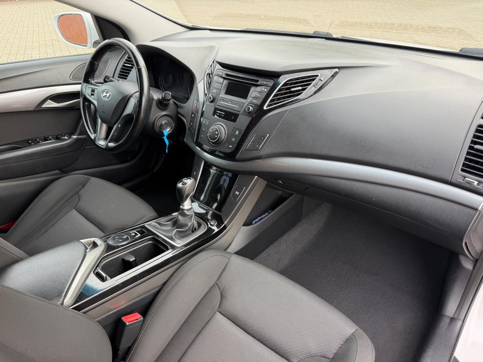 Hyundai i40 2015 — photo 13