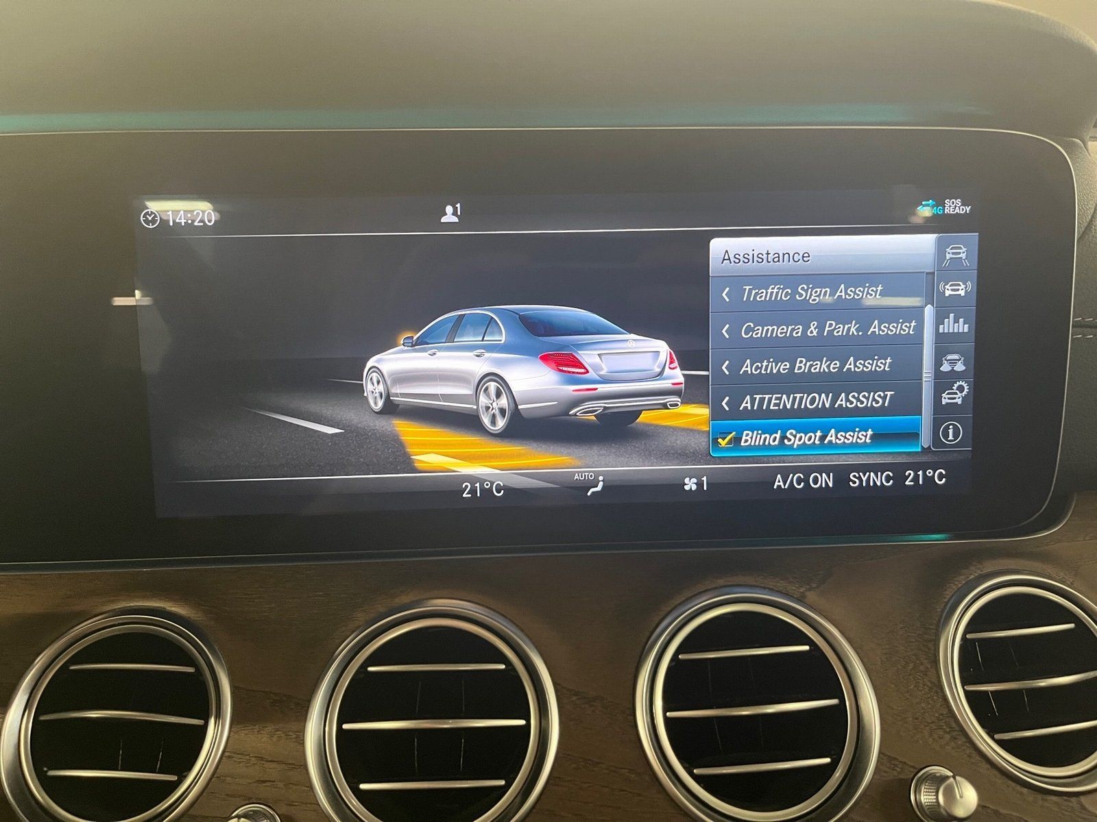 Fahrzeugabbildung Mercedes-Benz E 200 Exclusive Widescreen*Distronic*Multibeam*