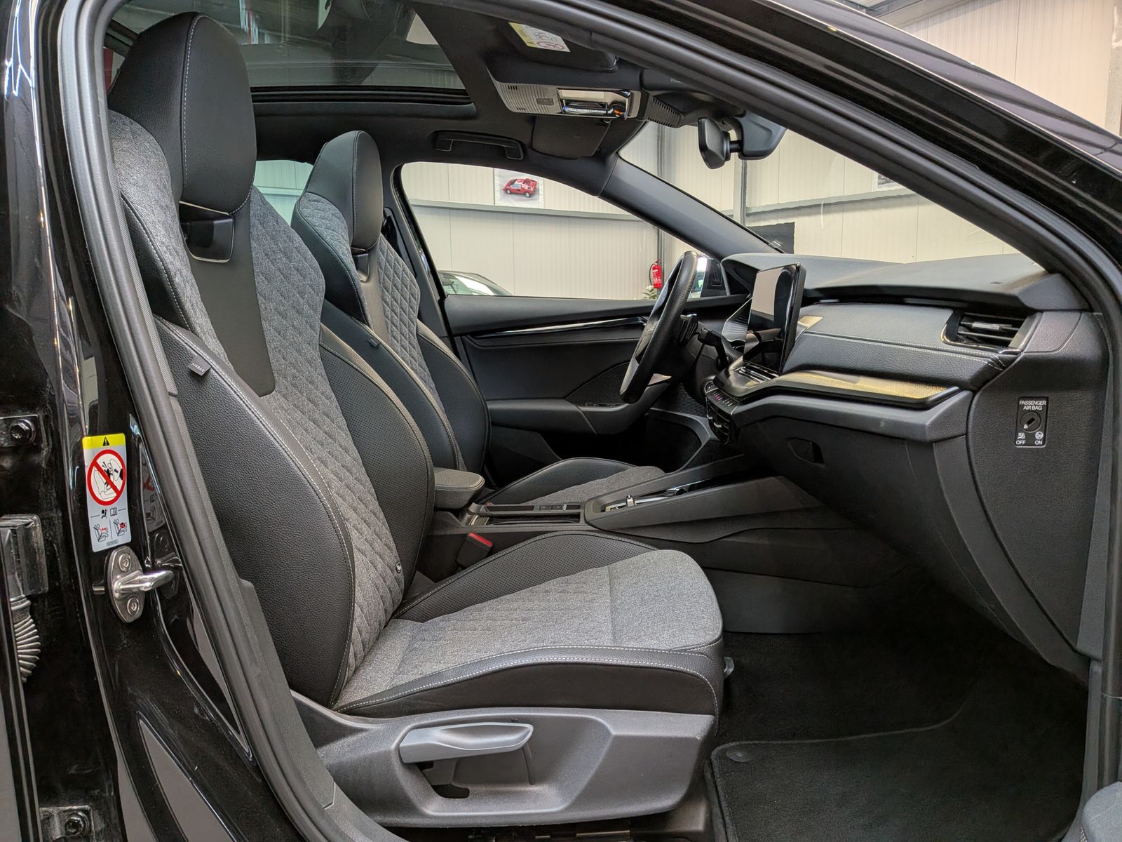 Fahrzeugabbildung SKODA Octavia 1.5 TSI Sportline MATRIX PANO AHK 5J-Gar
