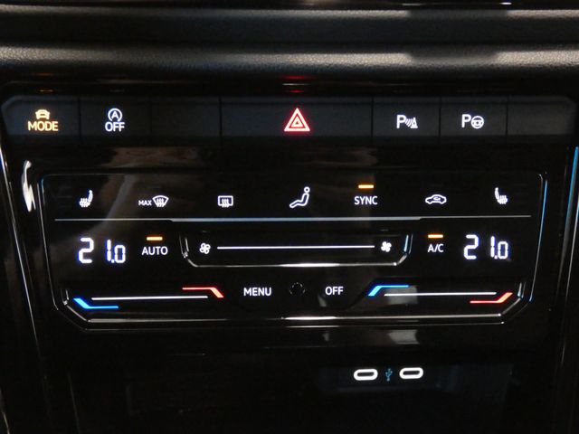 T-Roc 1.5 TSI R-Line DSG Black Style IQ LIGHT