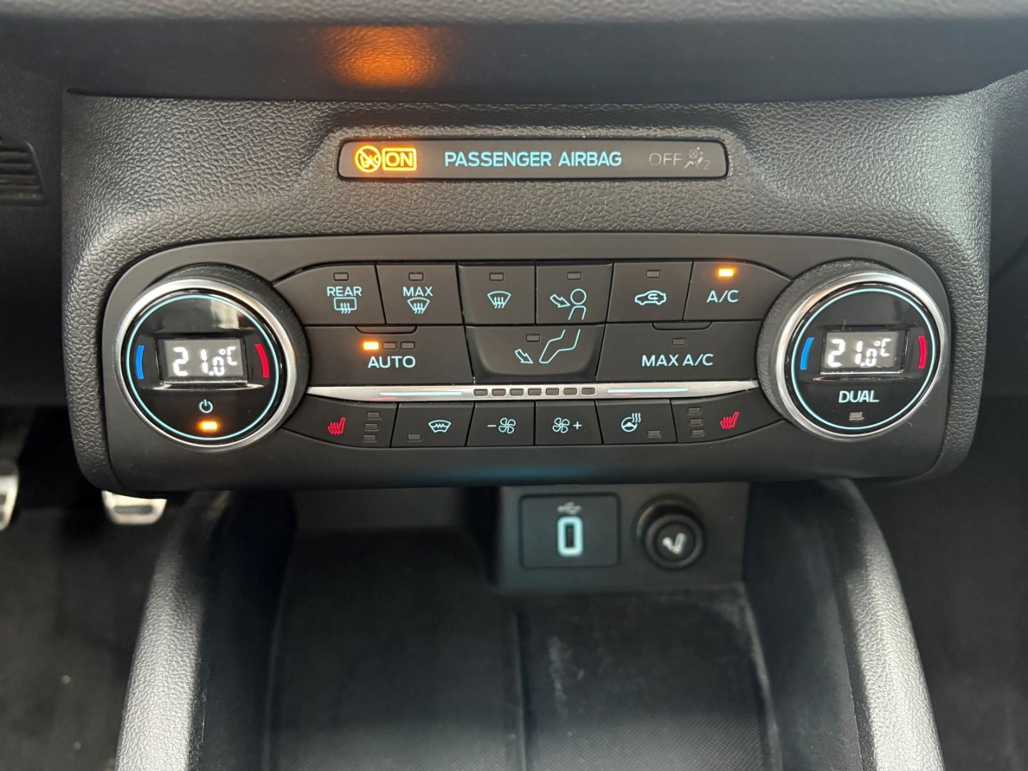 Fahrzeugabbildung Ford Focus Turnier ST-Line SpurhalteASS Kamera Navi