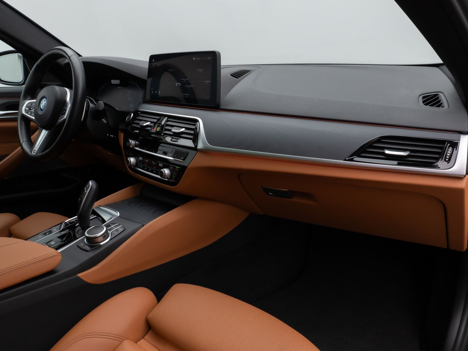 Fahrzeugabbildung BMW 530e xD M Sport Panorama 360°Laser HUD DAB H/K