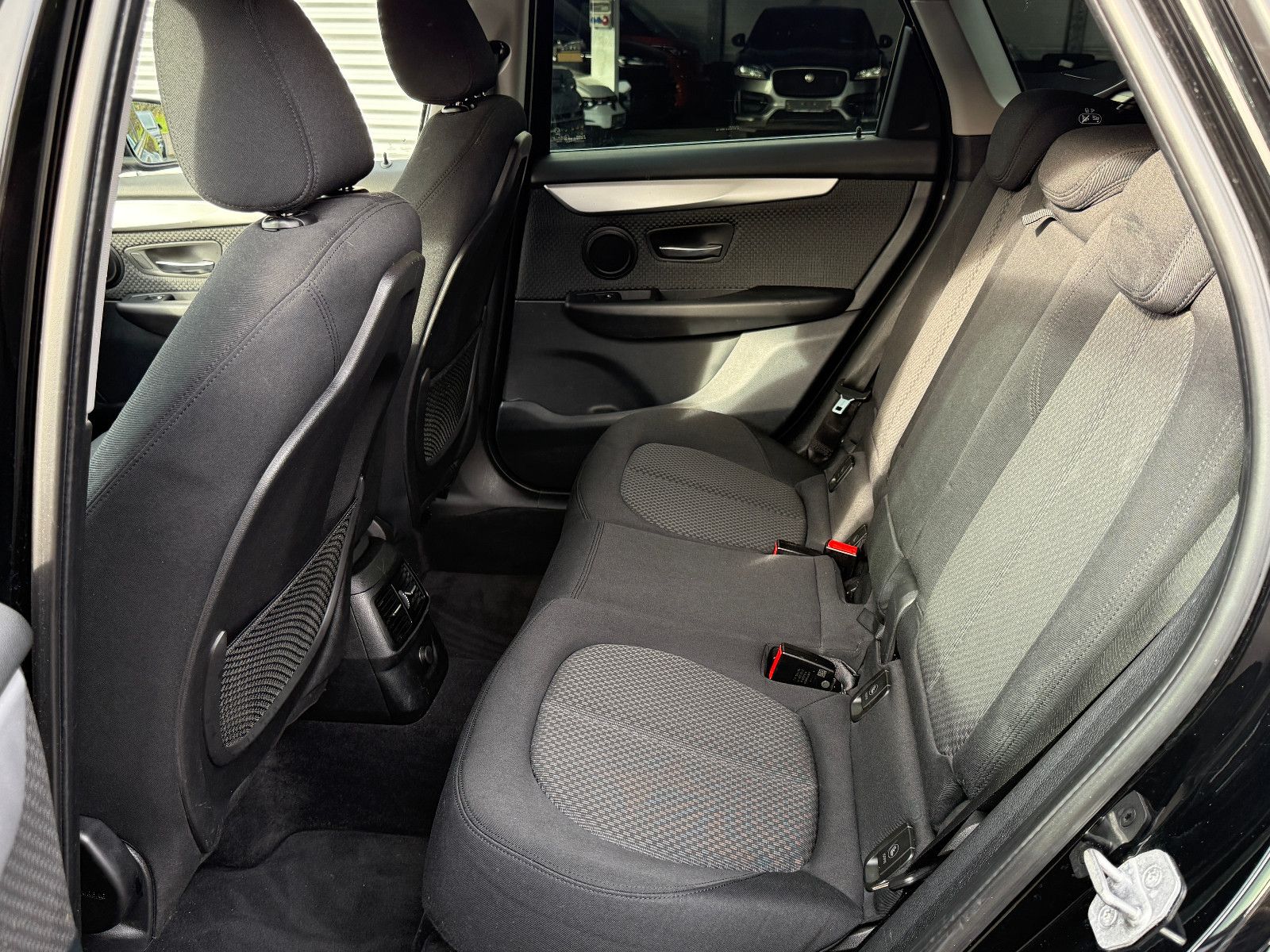 Fahrzeugabbildung BMW 218 Active Tourer Advantage GRA LED PDC SHZ