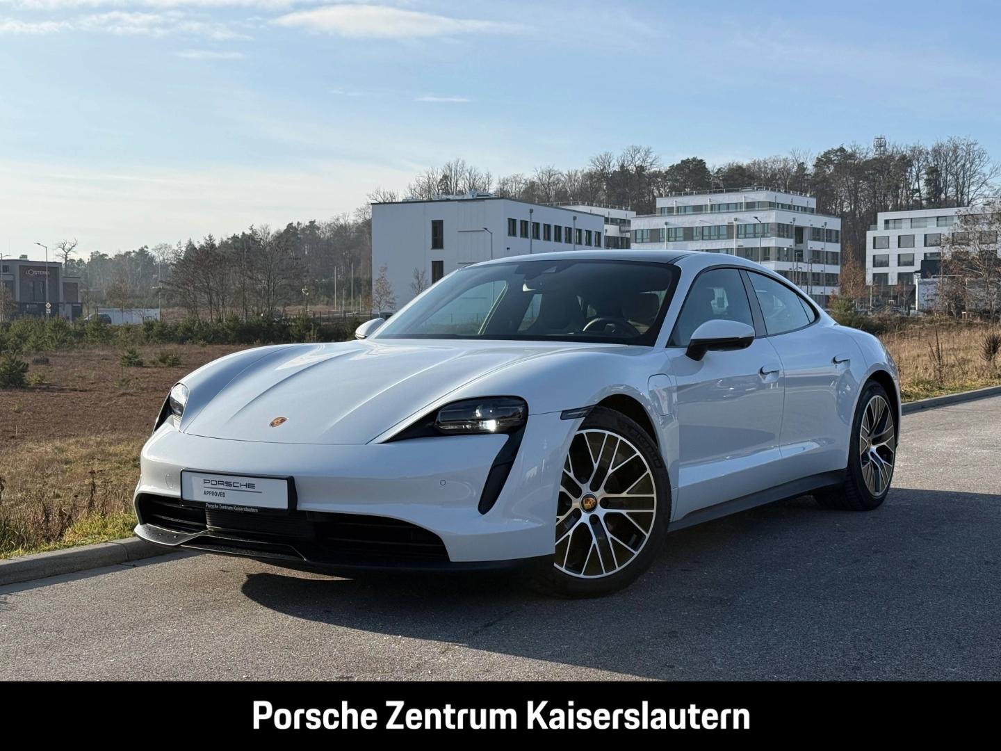 Porsche Taycan Surround-View Luftfederung Panoramadach