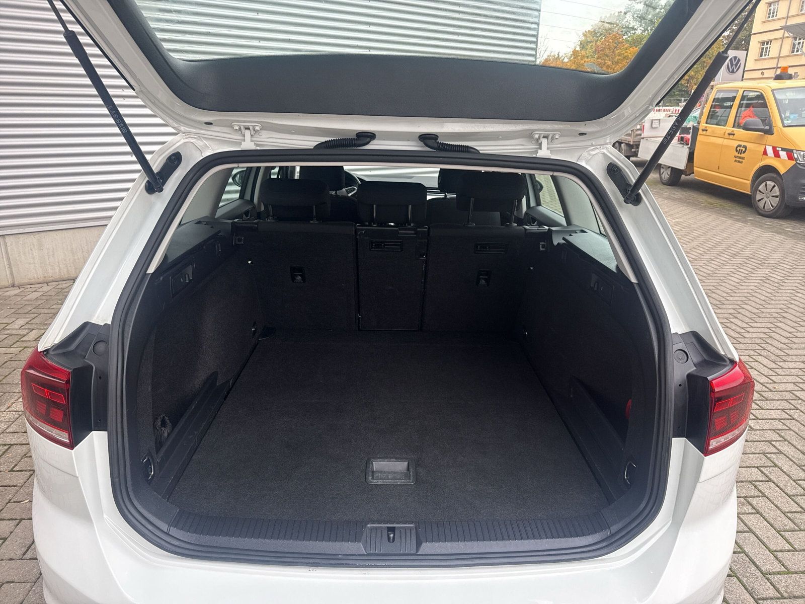 Fahrzeugabbildung Volkswagen Passat Variant 2.0 TDI LED NAVI KAMERA SHZ