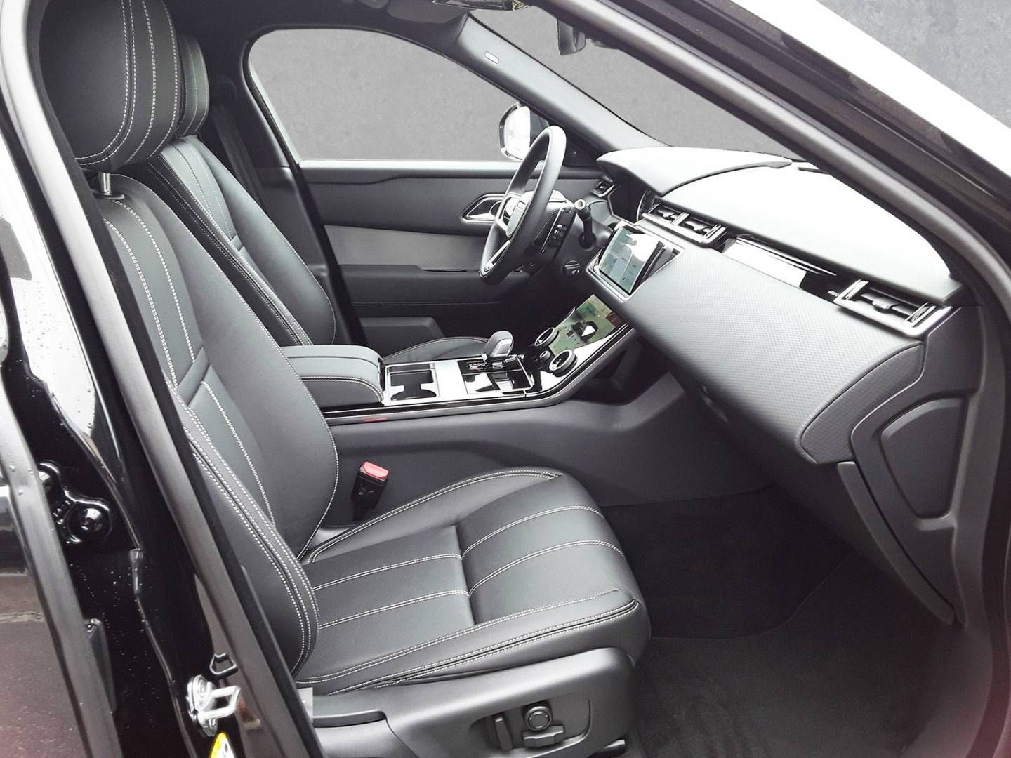 Fahrzeugabbildung Land Rover Range Rover Velar D300 R-Dynamic SE