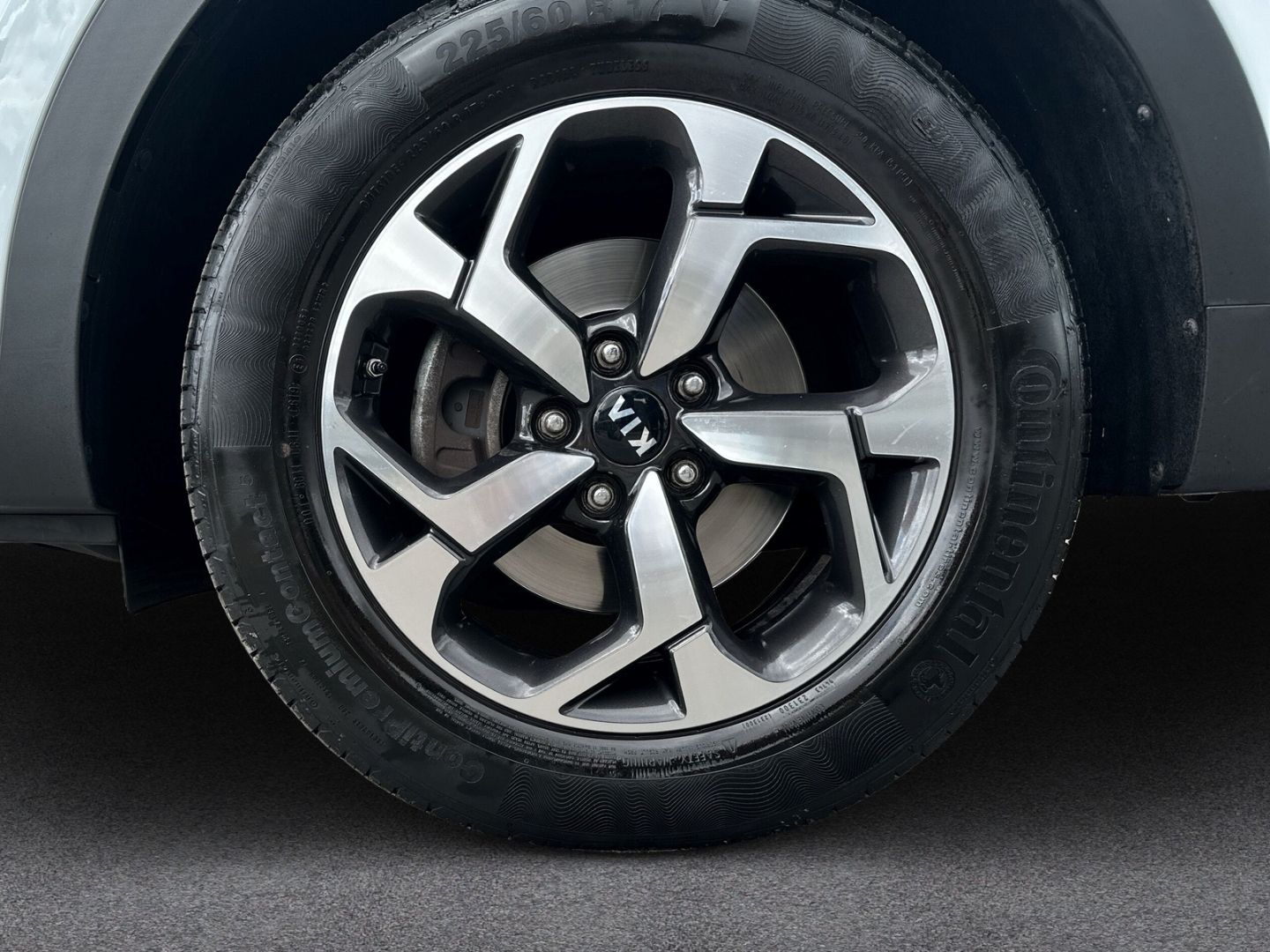 Fahrzeugabbildung Kia Sportage 1.6 Dream Team 2WD +Navi+Mehrzonenklima