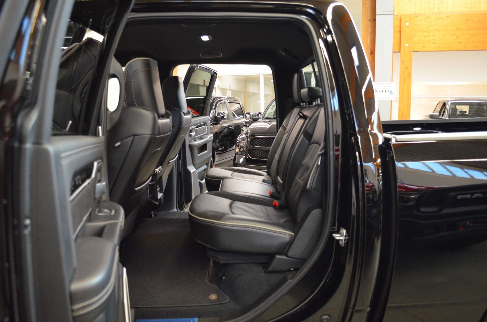 Fahrzeugabbildung Dodge RAM 2500 Laramie 6,7l Cummins Diesel Crew Cab