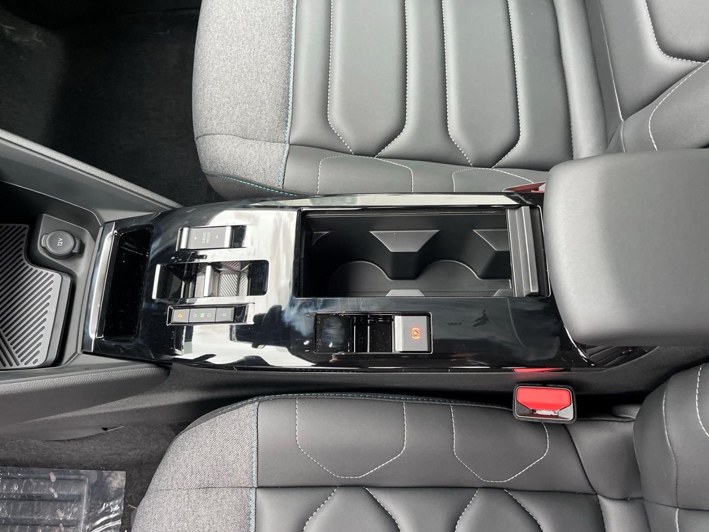 Citroën e-C4 Shine Totwinkelassistent ACC Navi Apple Car