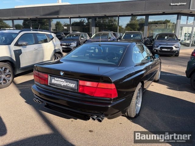 Fahrzeugabbildung BMW 850 CSi V12 M-Paket 6-Gang-Schalter Schiebedach