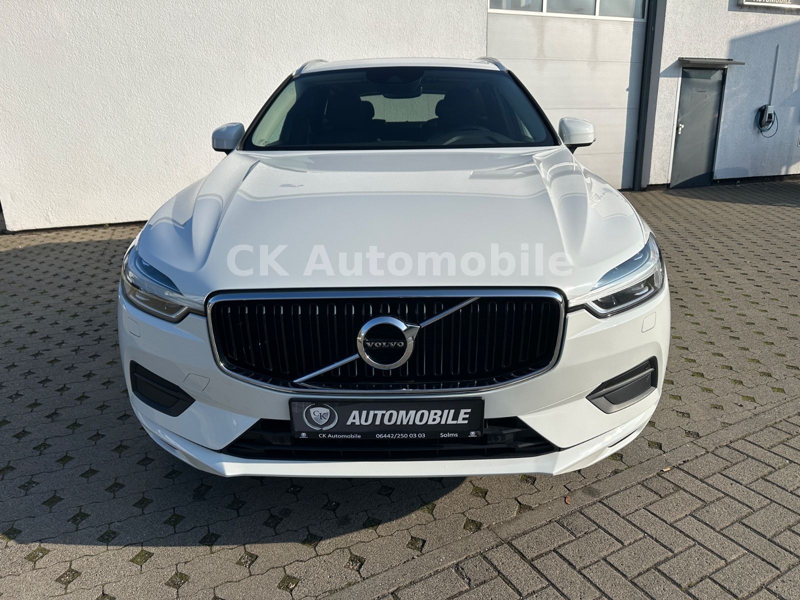Fahrzeugabbildung Volvo XC60 B4 Momentum Pro AWD/Navi/Leder/Pano/LED/Kam