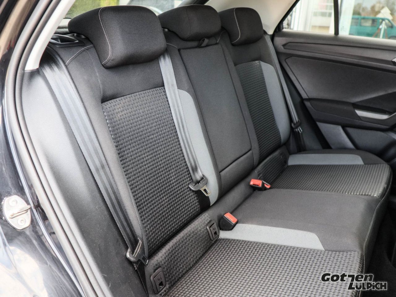 Fahrzeugabbildung Volkswagen T-Roc Style Active 1,5TSI DSG Navi AHK ACC PDC