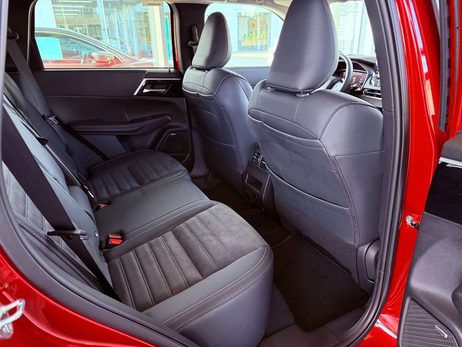 Fahrzeugabbildung Mitsubishi Outlander Intro Edi. PHEV 4WD LED AHK Kam 20"