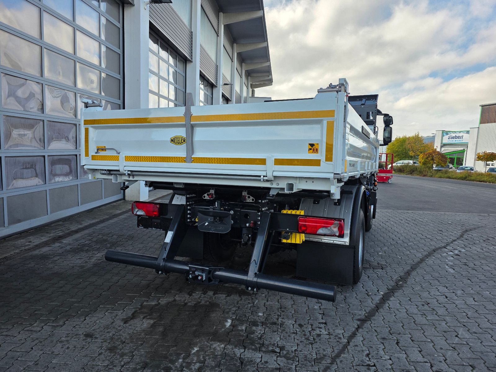 Fahrzeugabbildung Iveco Eurocargo ML160E32 4x2 Kipper, Klima, 2 x AHK