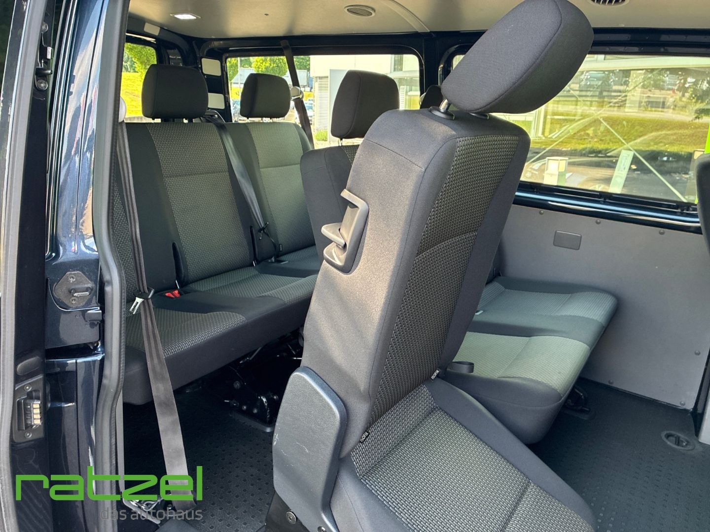 Fahrzeugabbildung Volkswagen T6.1 Kombi LR 2.0 TDI AHK Navi Apple CarPlay And