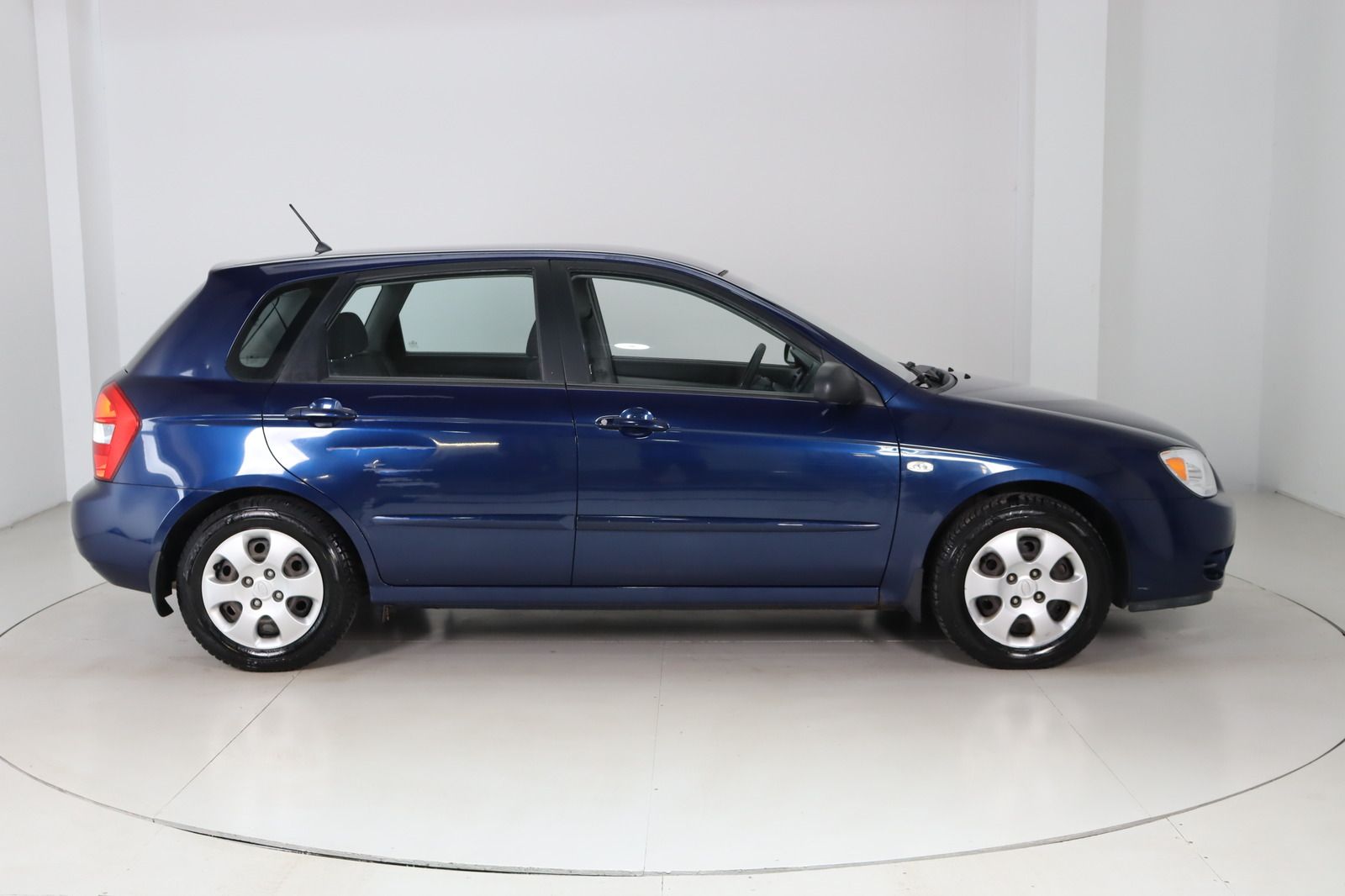 Fahrzeugabbildung Kia Cerato 1.6 LX HU/AU 08.2027 * Klima