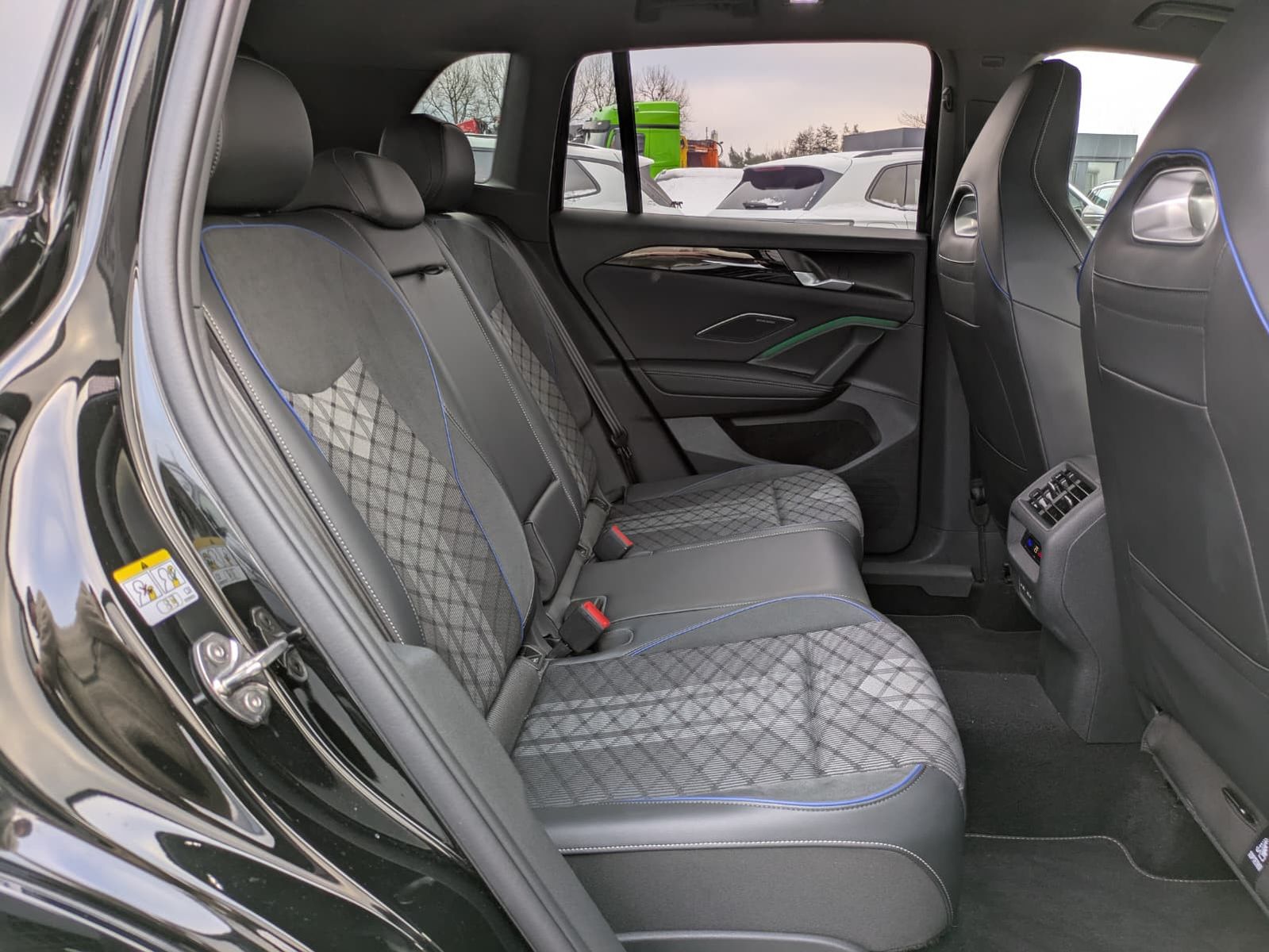 Fahrzeugabbildung Volkswagen Tiguan 2.0 TDI 4M R-Line PANO*H&K*AHK*MATRIX*20"