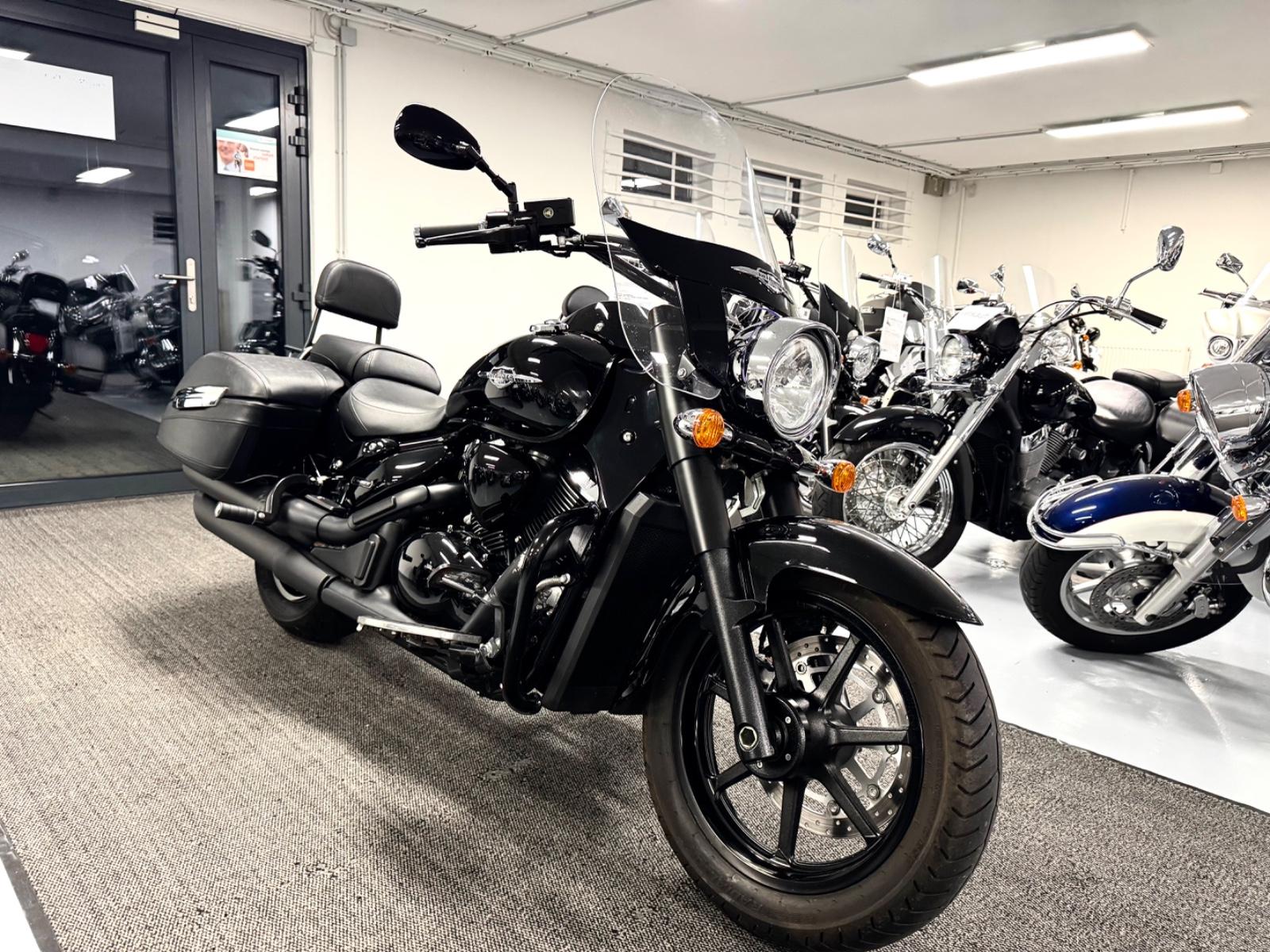 Suzuki C 1500 VL Intruder Black Edition 1. Hand + Hdl.