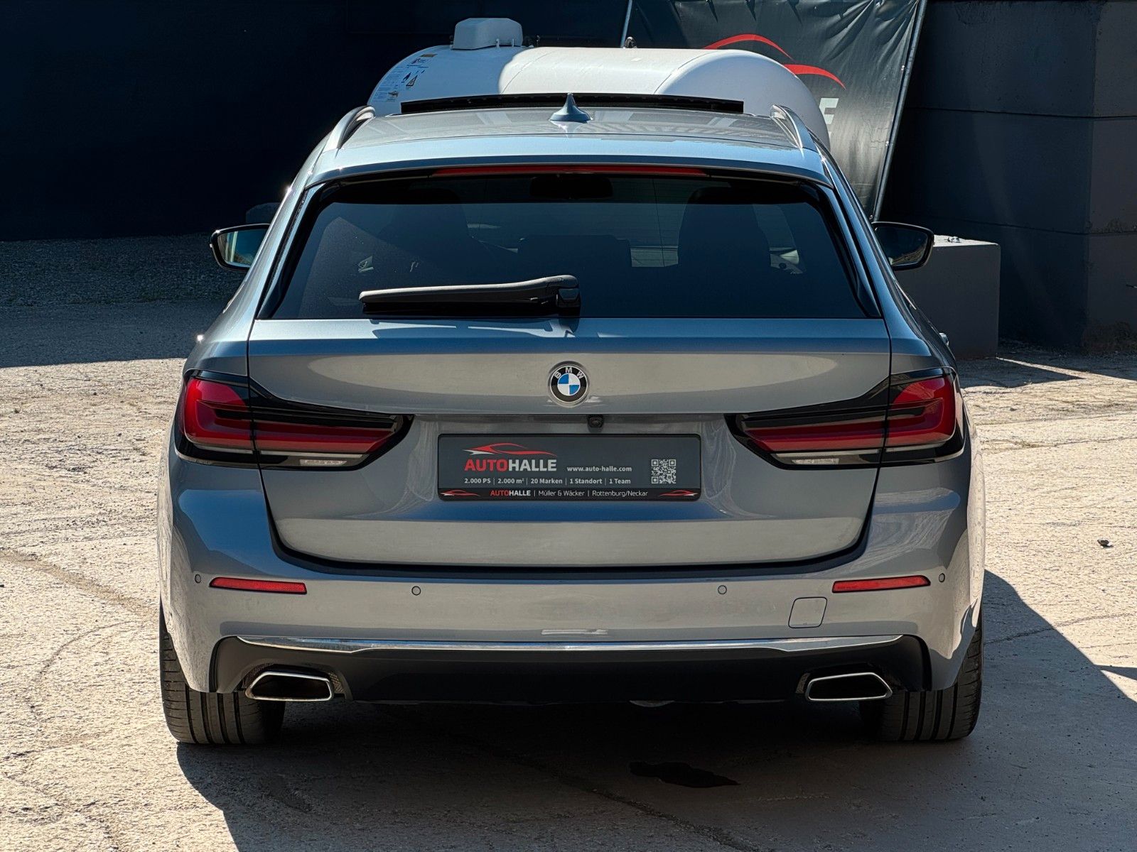 Fahrzeugabbildung BMW 520i Touring Luxury Line Pano Leder HiFi CAM AHK