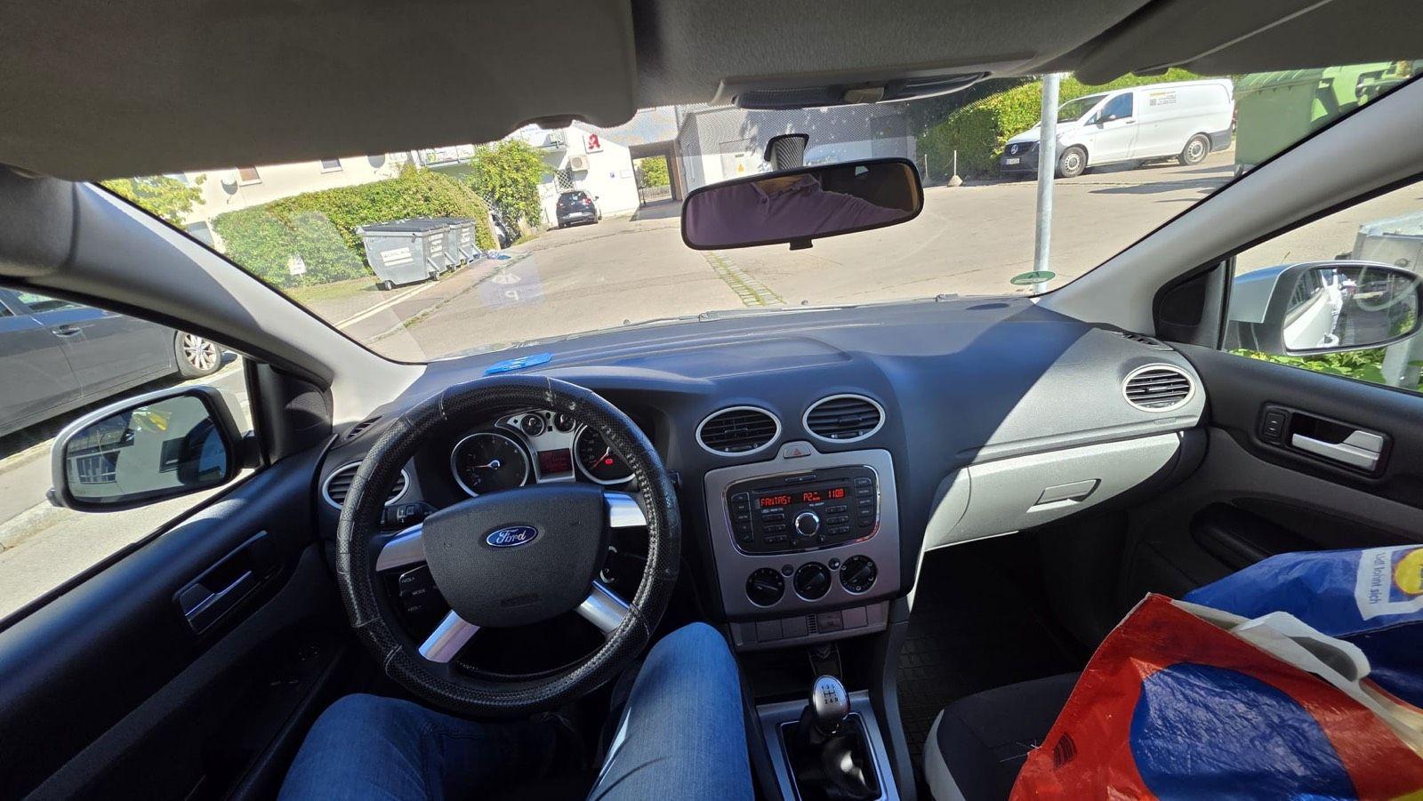Ford Focus 2010 — photo 5