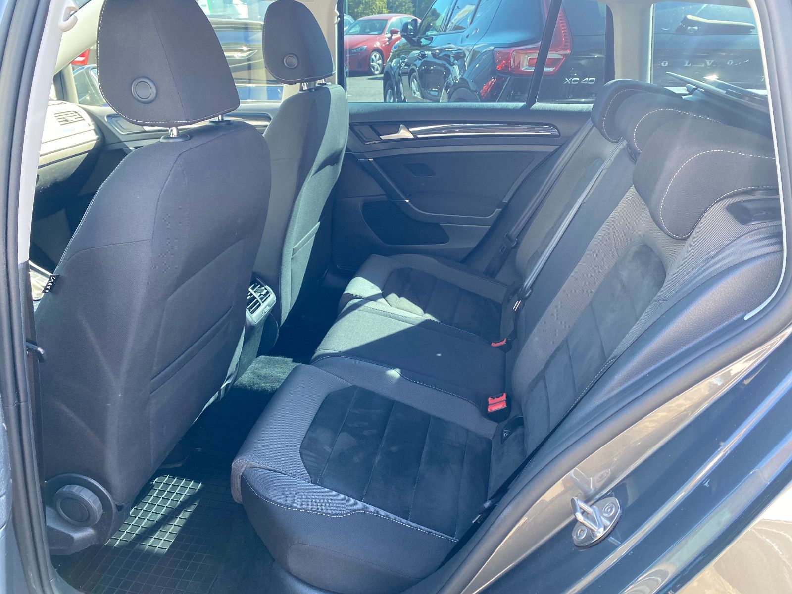 Fahrzeugabbildung Volkswagen Golf VII Variant Highline TSI DSG ACC LED Kamera