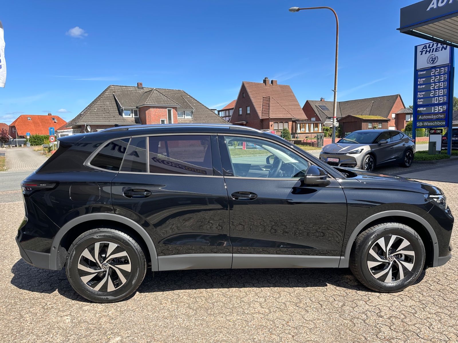 Fahrzeugabbildung Volkswagen Tiguan 1.5 eTSI Life DSG AHK/ACC/APP/LED+/360°