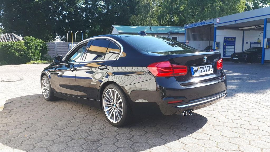 Image of BMW 330