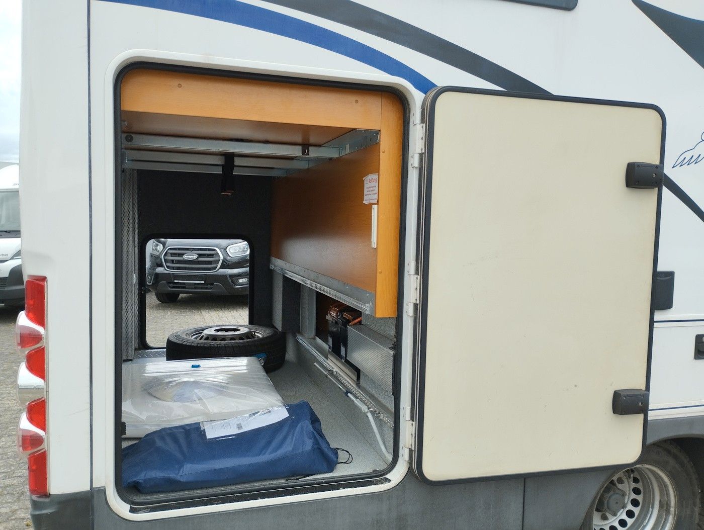 Fahrzeugabbildung Phoenix Alkoven 7100 RSL 2xLithium AHK Solar Kamera NAVI