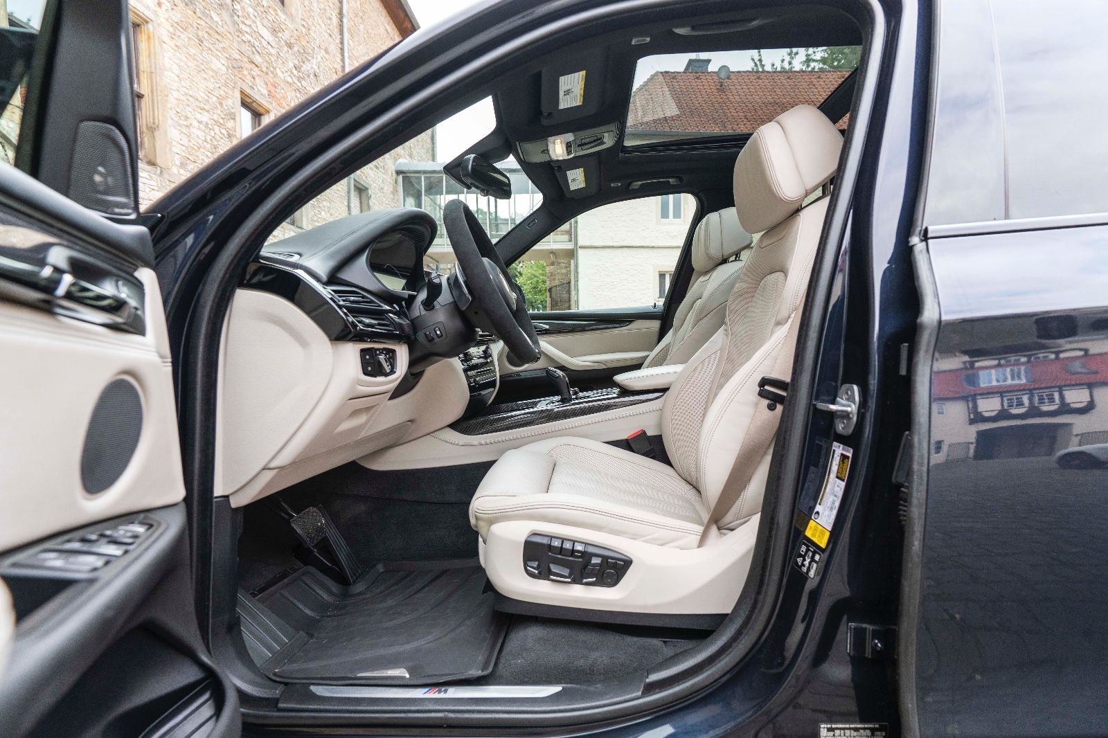 Fahrzeugabbildung BMW X5 xDrive50i Sportpaket ACC LED 360° HUD H&K