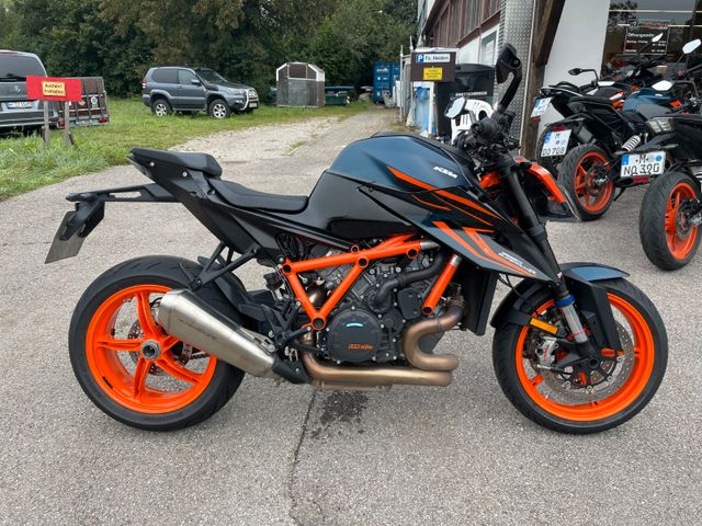 KTM 1290 Super Duke R EVO