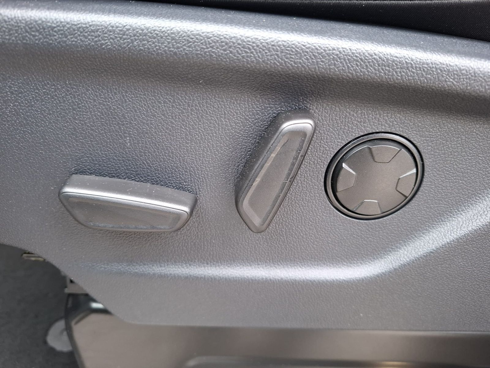Fahrzeugabbildung Ford Tourneo Custom L1 Titanium X MATRIX*STANDH.*AHK