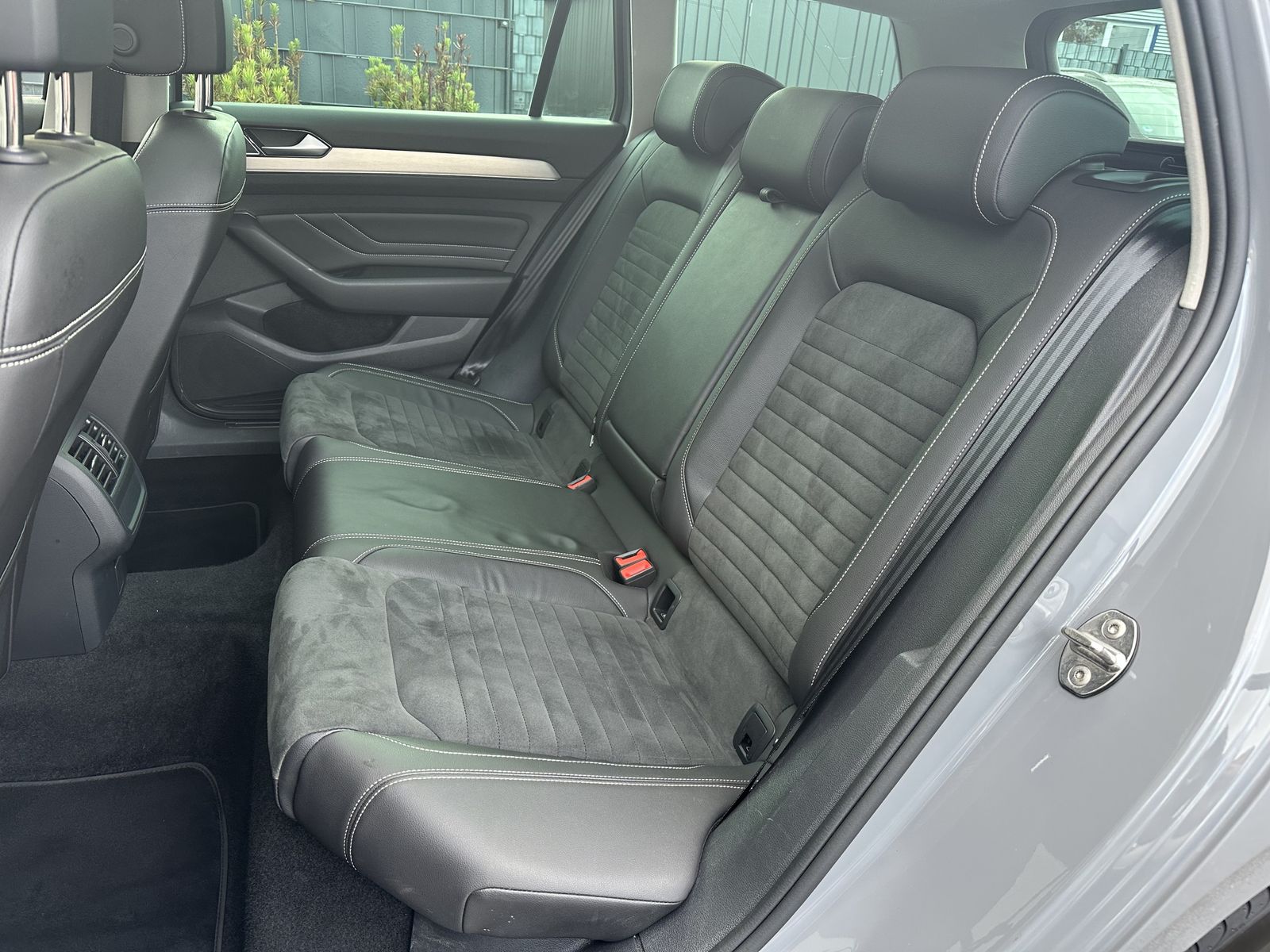 Fahrzeugabbildung Volkswagen Passat Variant 2.0 TDI DSG Elegance LED+PANO+ACC