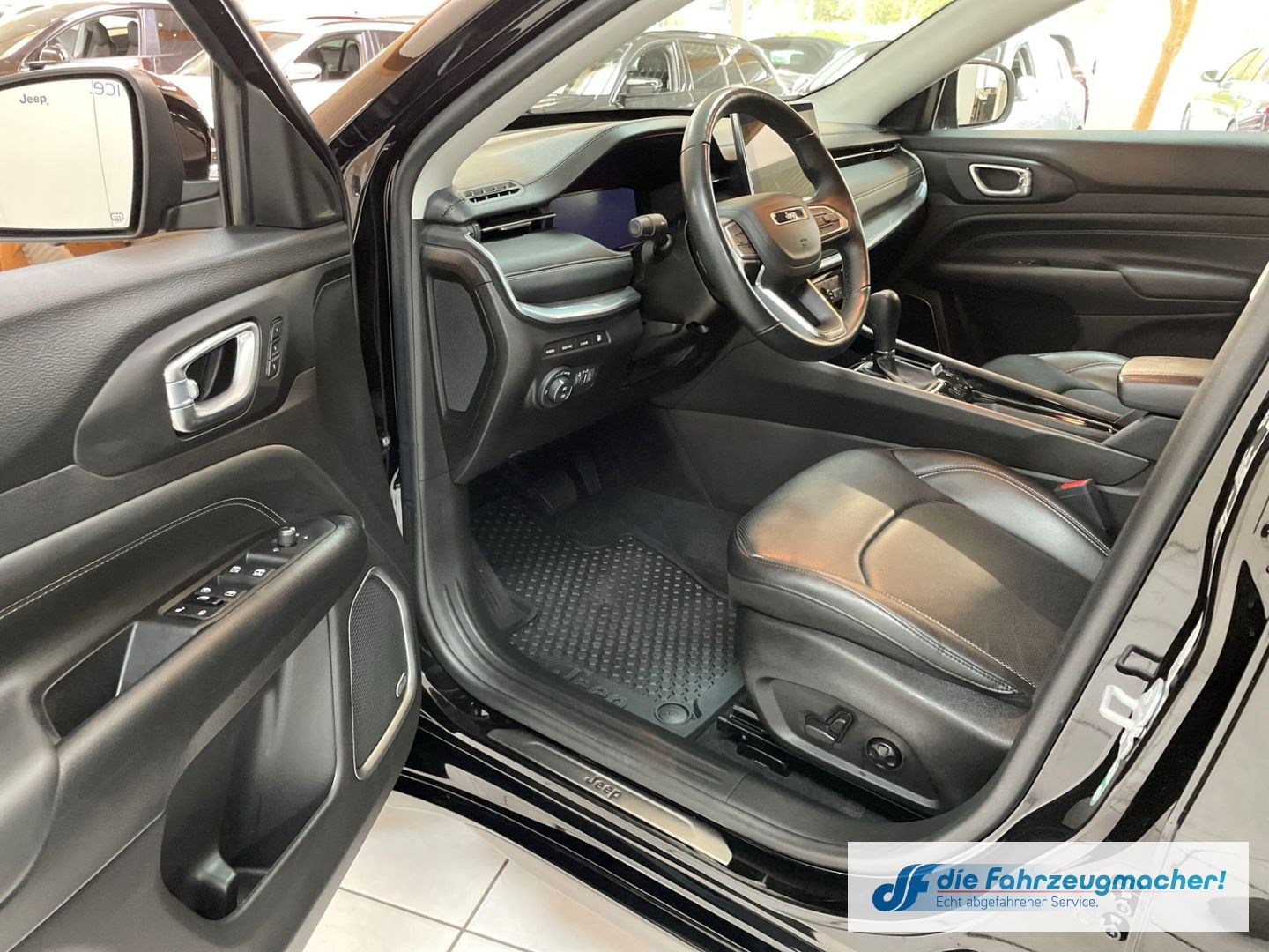 Fahrzeugabbildung Jeep Compass S Plug-In Hybrid 4WD Navi Soundsystem 36