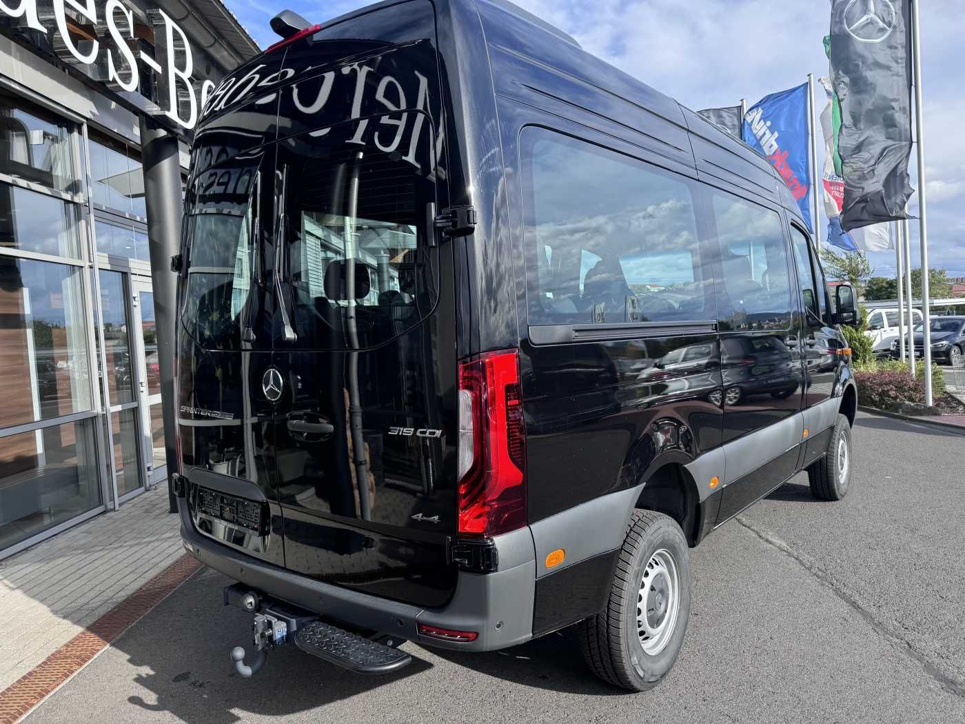 Fahrzeugabbildung Mercedes-Benz Sprinter 319 CDI 4x4 Tourer AHK Dachklima LED